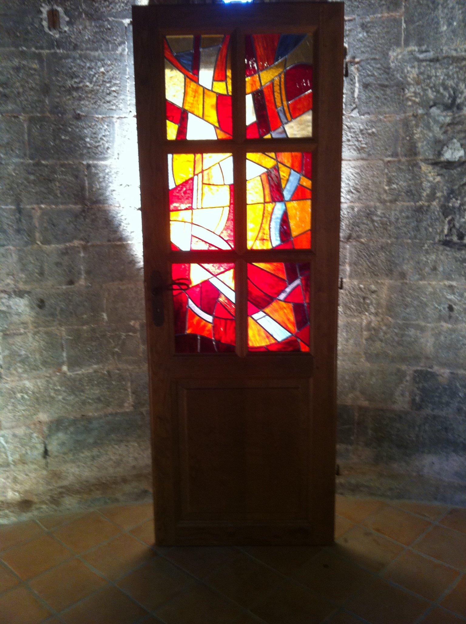 Porte int&eacute;rieure habill&eacute;e de 6 vitraux
